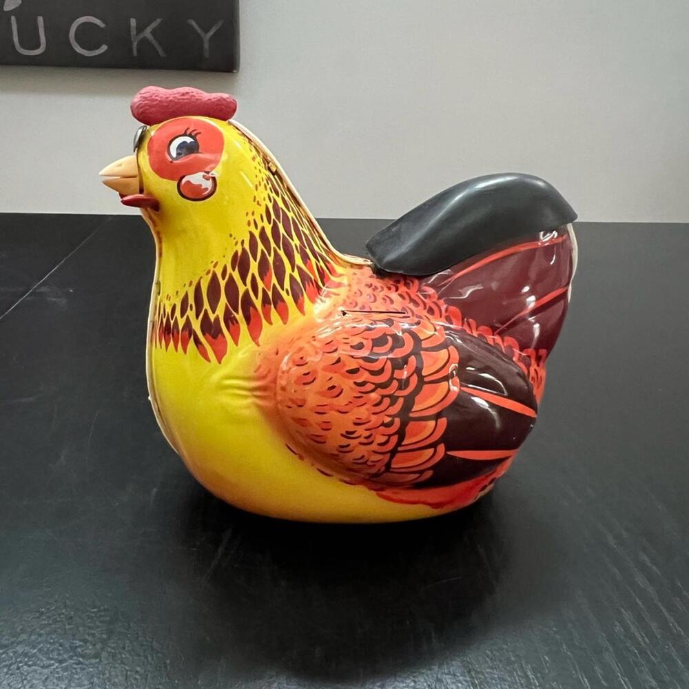 QSH Tin Litho Chicken Bank Yellow Orange Battery Operated Bump Go‎ Toy ME 610 OS
